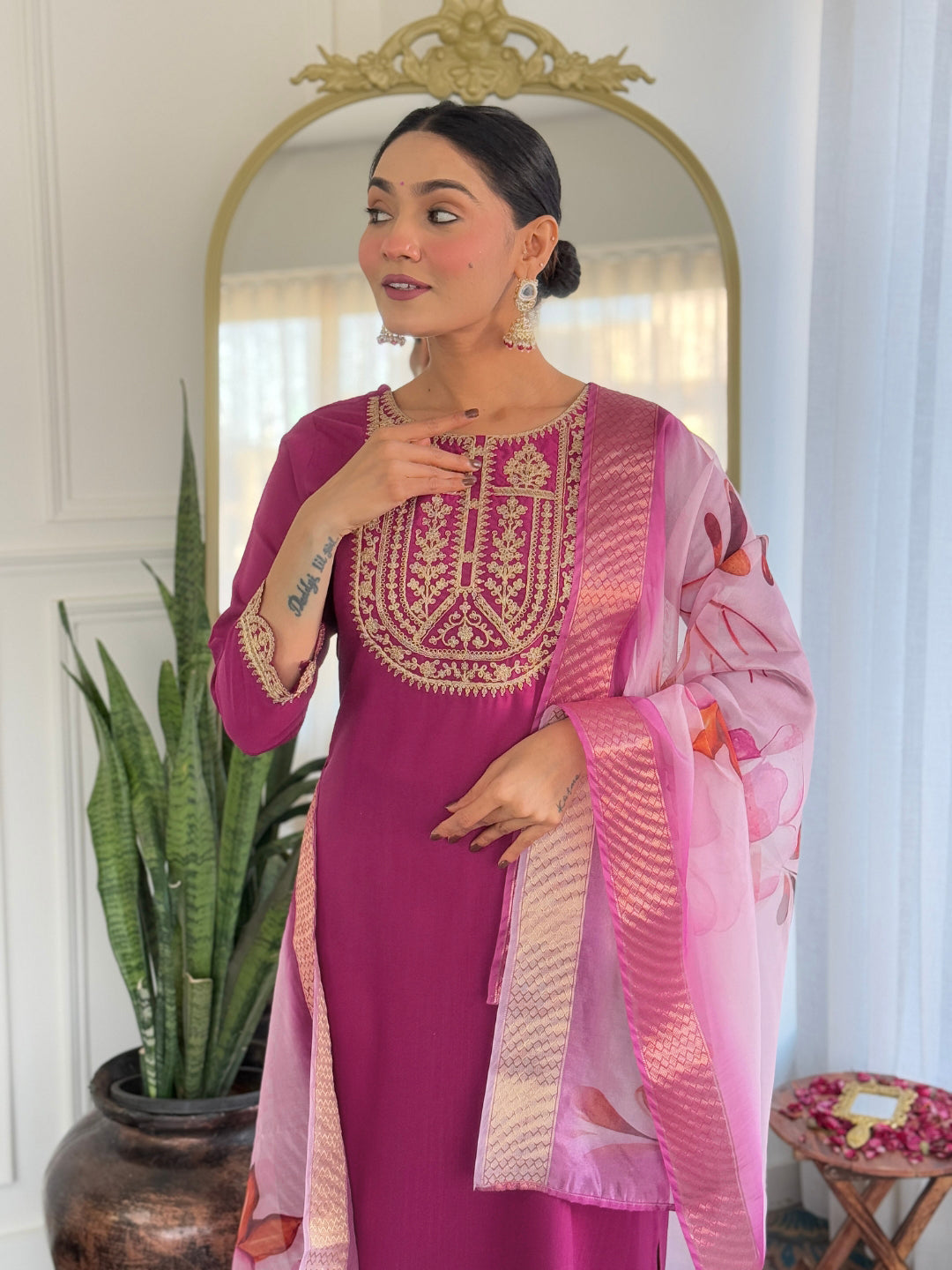Elegant Lavender Embroidered Kurta Set with Organza Dupatta
