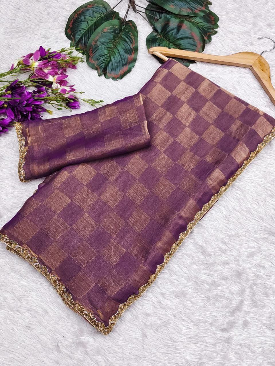 be an enthralling beauty of the evening by adorning this stunning sequined saree and blous