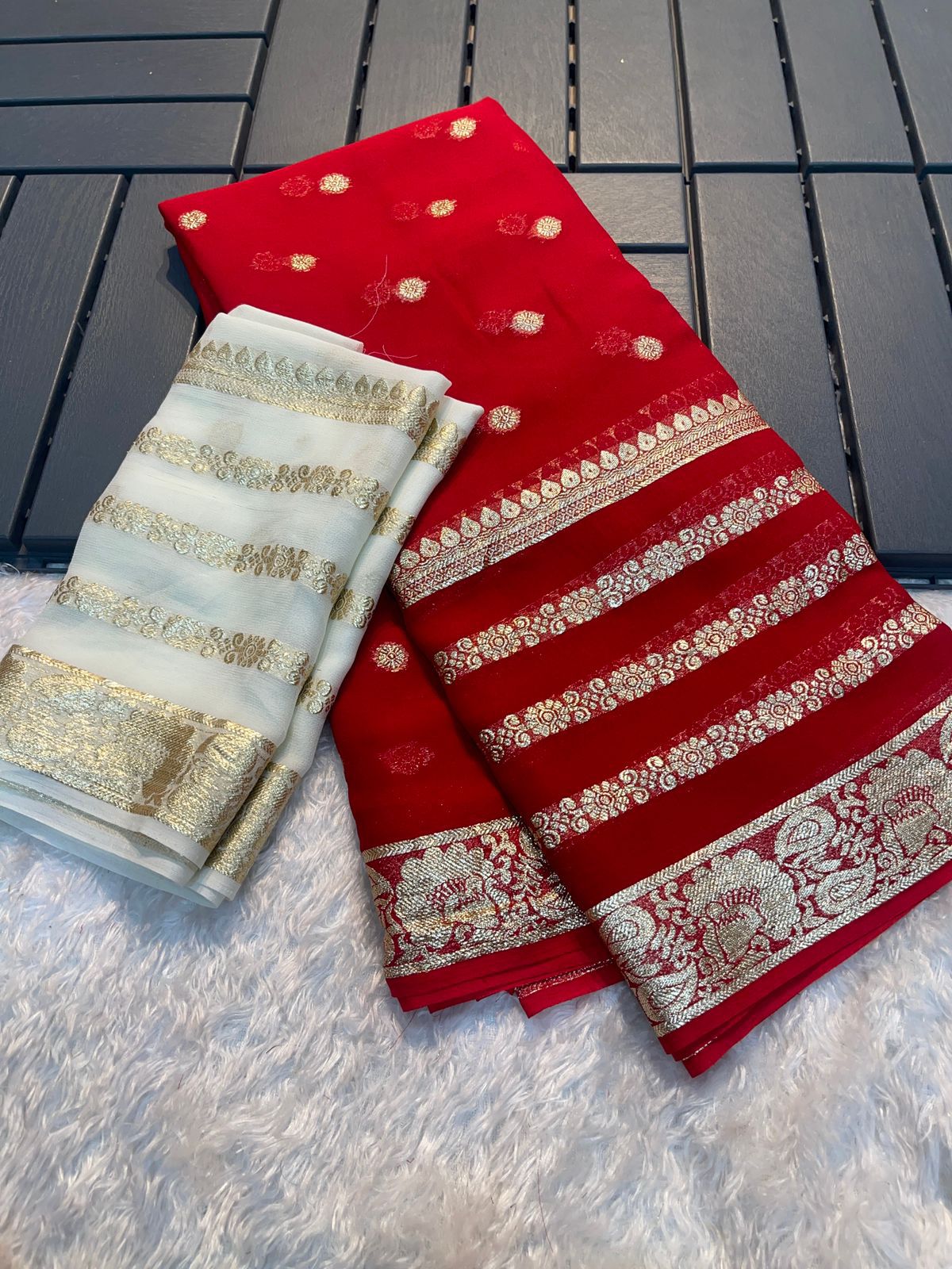 Georgette Saree With Running Contrast Blouse