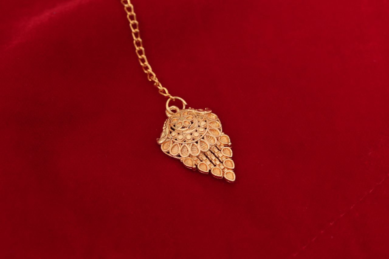 Traditional Antique Gold-Plated Floral Necklace Set with Matching Earrings and Maang Tikka