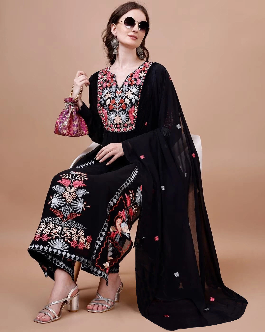 Elegant Black Embroidered Ethnic Kurta Set with Dupatta – Floral Thread Work & Designer Detailing