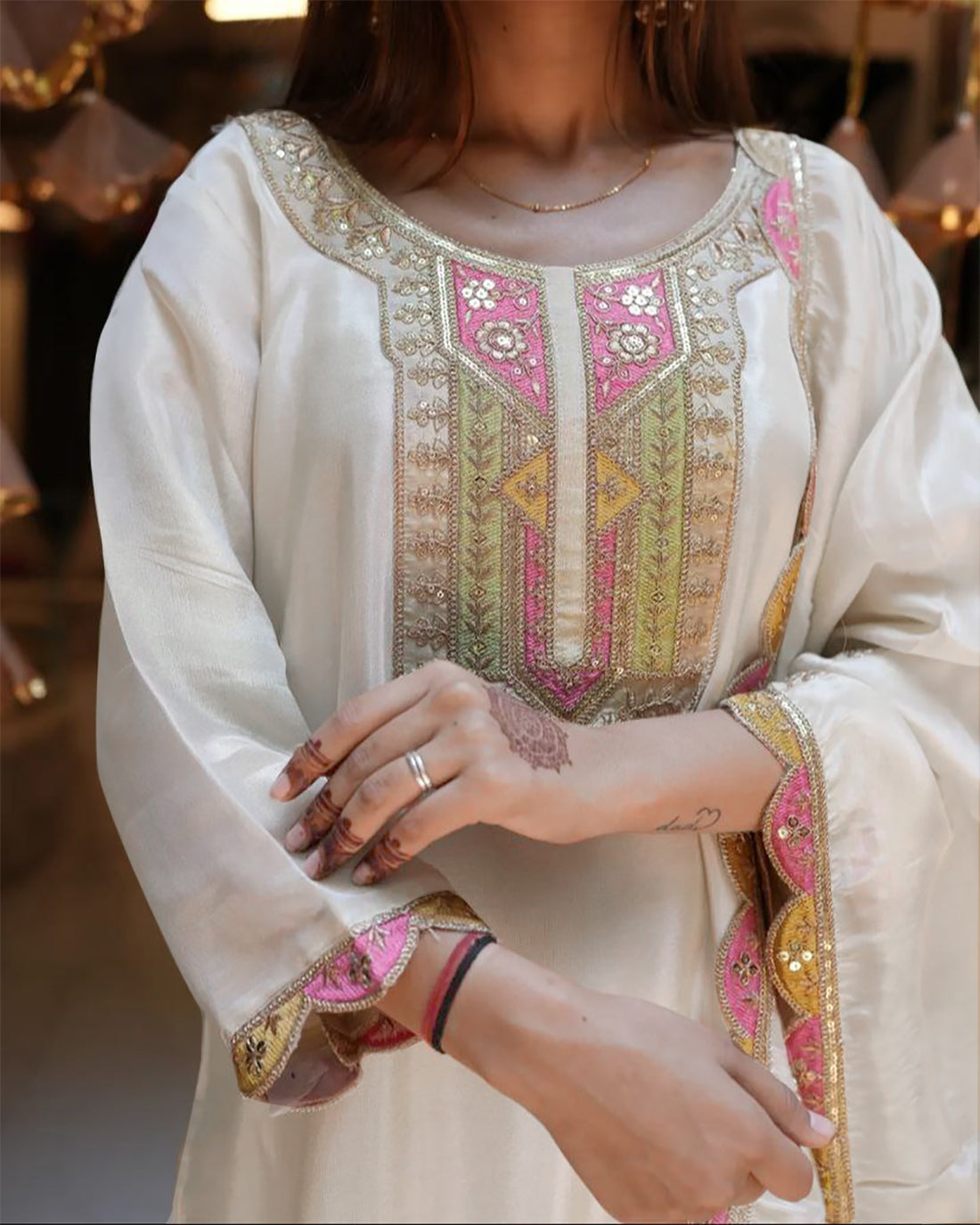 Elegant Off-White Embroidered Chikankari Suit with Dupatta – Festive Ethnic Wear for Women
