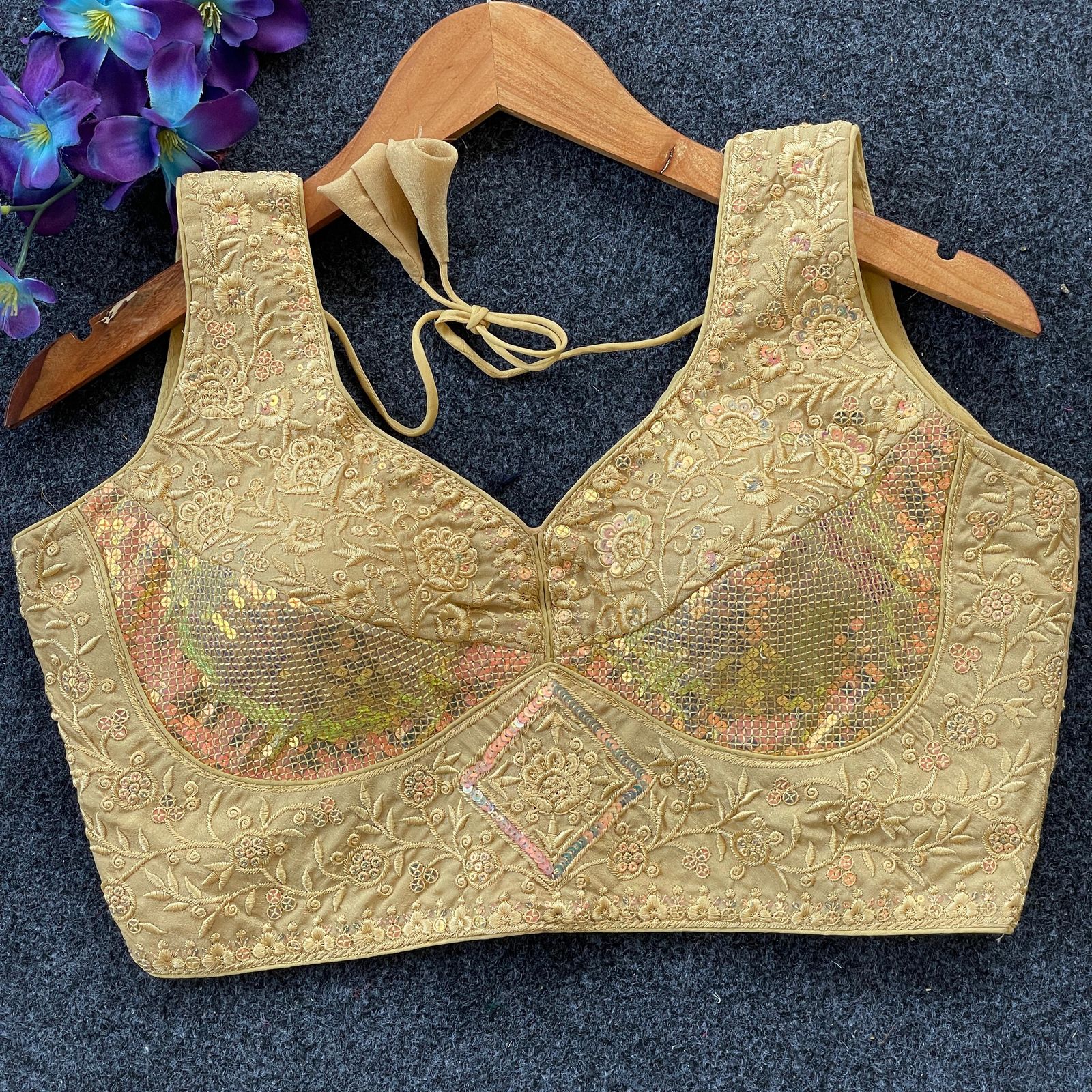 Blouse has Chiakan thread work and sequance work selevless