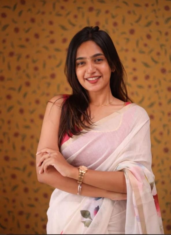 Elegant White Floral Printed Organza Saree with Pink Blouse – Lightweight & Festive Wear