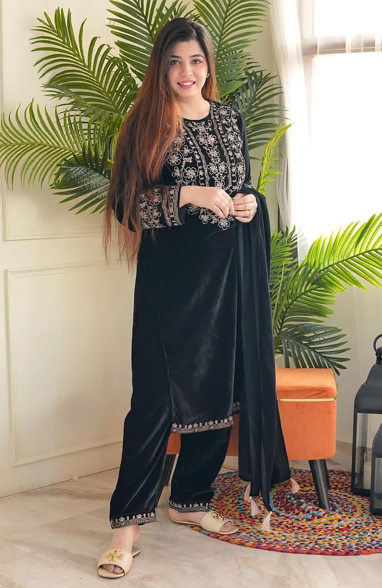 Elegant Black Velvet Embroidered Pakistani Suit – Traditional Festive Wear for Women